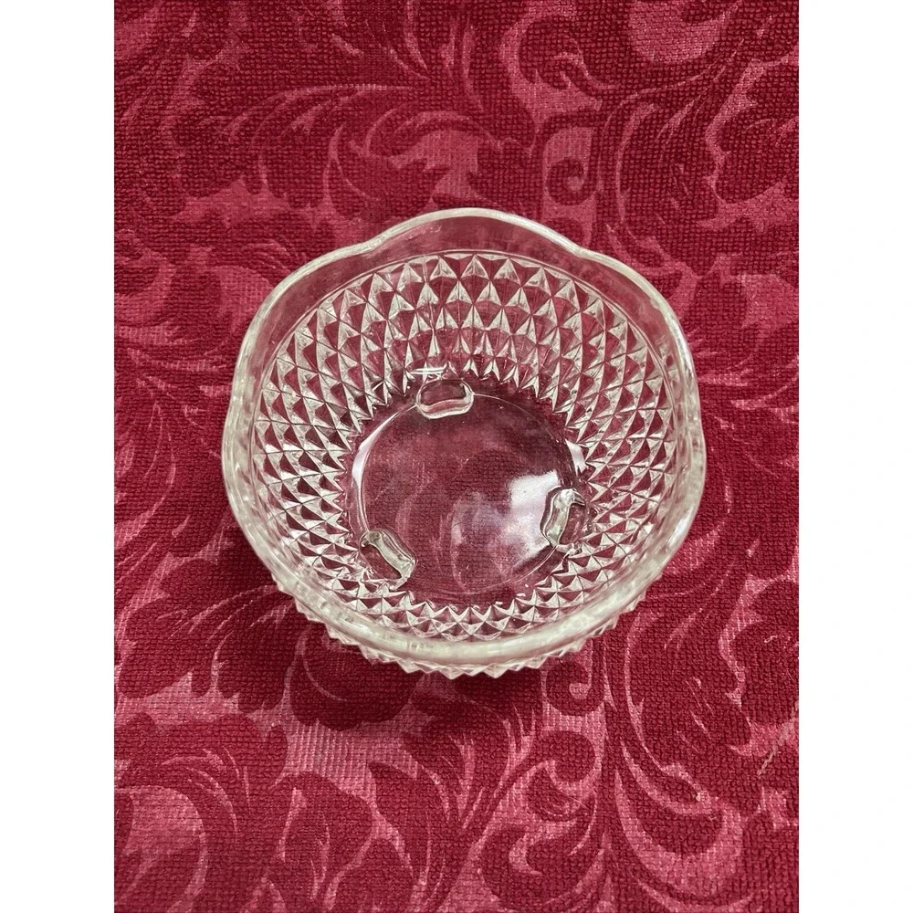 Elegant Crystal Glass Diamond Cut‎ with Scalloped Edge Nut or Candy Bowl (938)